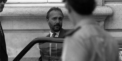 Míchel Domínguez sale del Tribunal Supremo, en 1996.