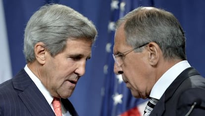 John Kerry y Sergu&eacute;i Lavrov durante su encuentro en Par&iacute;s.