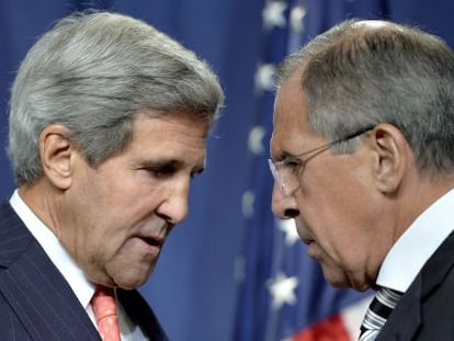 John Kerry y Sergu&eacute;i Lavrov durante su encuentro en Par&iacute;s.