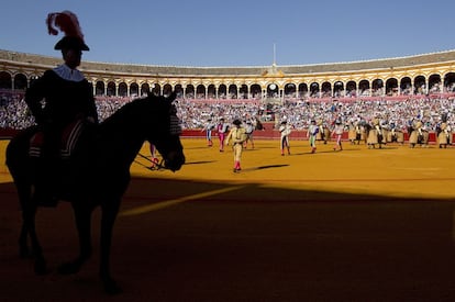 Morante de la Puebla, durante el pasei&iacute;llo en la Maestranza.