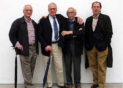 Luis Feito, Martín Chirino, Antonio Suárez y Rafael Canogar, de izquierda a derecha, en la exposición.