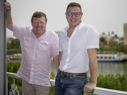 César (izquierda) y Jorge Cadaval, 'Los Morancos' la semana pasada en Sevilla.