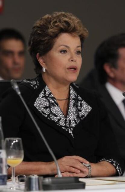 La presidenta de Brasil, Dilma Rousself, en la cumbre de Cádiz.