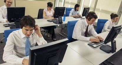 La nueva ley tipifica como infracciones el acoso telefónico de los comerciales de las empresas.