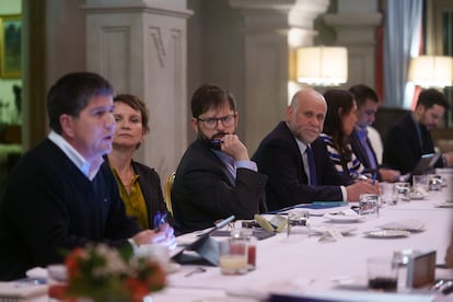 Gabriel Boric en la reunión en Cerro Castillo, donde sufrió una filtración de audio