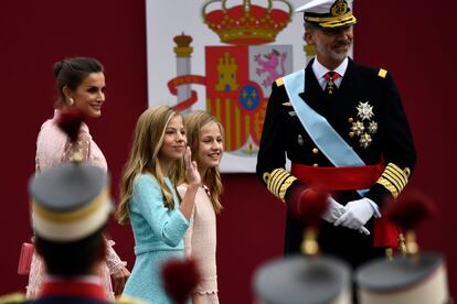 La familia real en el desfile. Esta cita es una de las fijas para los hijos de los Reyes que desde hace cinco años asisten siempre.