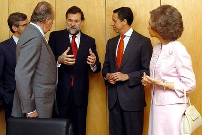 Acebes, Rajoy y Zaplana, esta mañana en los pasillos del Congreso.