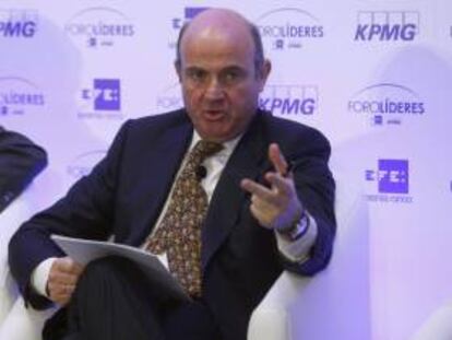 El ministro de Economía y Competitividad, Luis de Guindos, durante el primer Foro Líderes que organizan la Agencia EFE y KPMG, un encuentro que reúne a personalidades del mundo económico y empresarial.