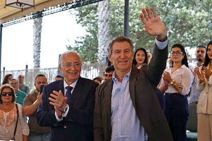 El líder del PP, Alberto Núñez Feijóo, y el presidente de la Ciudad Autónoma de Melilla, Juan José Imbroda, este miércoles en Melilla.