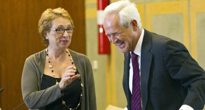 Carmen Martínez Aguayo con el portavoz de Hacienda del PP.