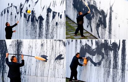 Combo de cuatro fotografías donde se aprecia a Miquel Barceló realizando una performance pintando sobre una tela mágica, acompañado por música, unos dibujos que desaparecen transcurrido un tiempo.