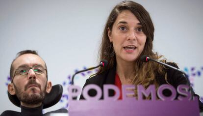 Pablo Echenique y Noelia Vera tras la ejecutiva de Podemos.