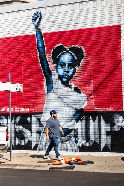 Grafiti activista sobre un muro en una calle de Minneapolis (Minnesota).