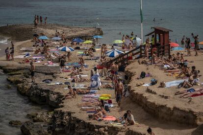 Ambiente en la cala Comte de Ibiza.