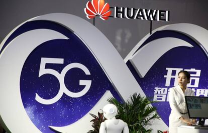 Un stand de Huawei donde muestran su tecnología 5G.