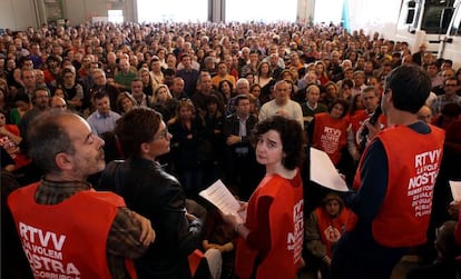 Asamblea de trabajadores de RTVV tras el cierre de la cadena.