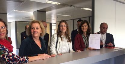 La n&uacute;mero uno de la candidatura del PSPV por Valencia al Congreso registra la lista en la junta electoral.