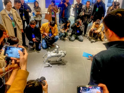 Un perro robot en la sede de la compañía de inteligencia artificial iFlytek, el pasado 28 de marzo, en Hefei (provincia de Anhui). 