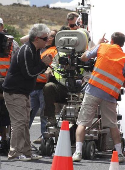 Pedro Almodóvar, ayer durante el rodaje.