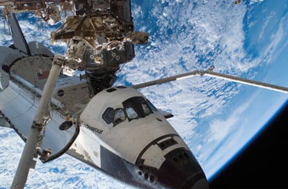 El Endeavour, en una misión en el espacio en 2007