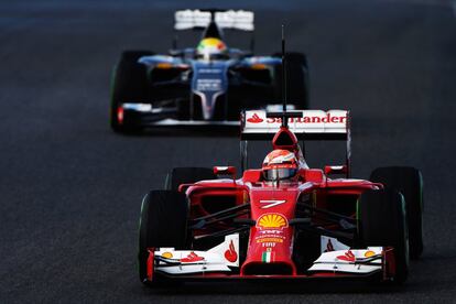 Kimi Raikkonen y su nuevo Ferrari rodando en el circuito de Jerez.