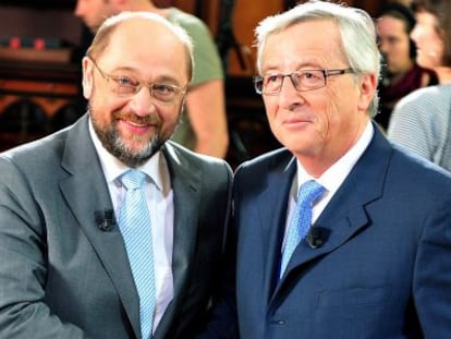 Los candidatos a presidir la Comisi&oacute;n Europea, Schulz y Juncker, en abril. 