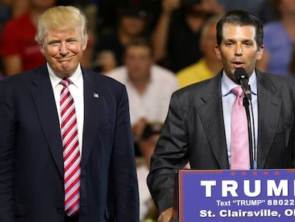 Donald Trump Jr. presenta el seu pare, el president dels EUA, en un esdeveniment.