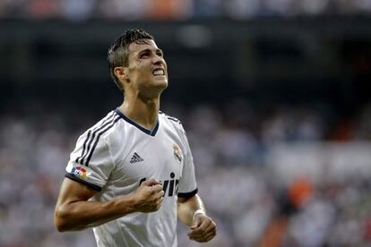 Cristiano Ronaldo gesticula durante el partido frente al Valencia.