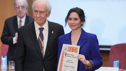 Isabel Díaz Ayuso, recibe la distinción de Académica de Honor de la Academia Médico-Quirúrgica Española este martes, en la facultad de Medicina de la Universidad Complutense.