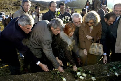 Los europarlamentarios rinden homenaje a los muertos del incendio de Guadalajara.