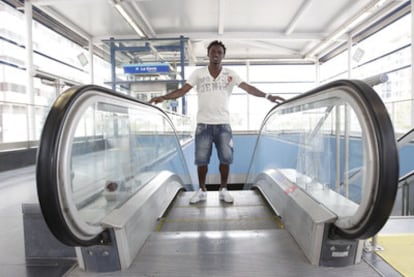 Lass, en la estación de metro de La Gavia.