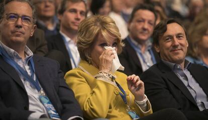 Esperanza Aguirre, llorando durante el Congreso Auton&oacute;mico del Partido Popular de Madrid.