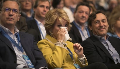 Esperanza Aguirre, llorando durante el Congreso Autonómico del Partido Popular de Madrid.