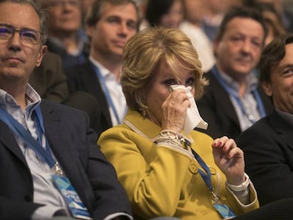 Esperanza Aguirre, llorando durante el Congreso Auton&oacute;mico del Partido Popular de Madrid.