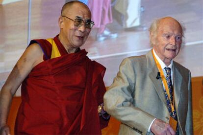 Heinrich Harrer, con el Dalai Lama.