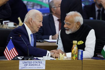  Joe Biden conversa con el primer ministro de la India,  Narendra Modi. 