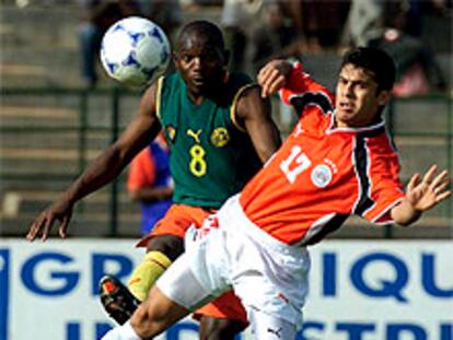 Geremi (izquierda) y el egipcio Ahmed, en la Copa de Africa.