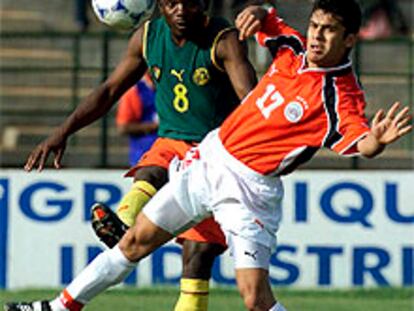 Geremi (izquierda) y el egipcio Ahmed, en la Copa de Africa.