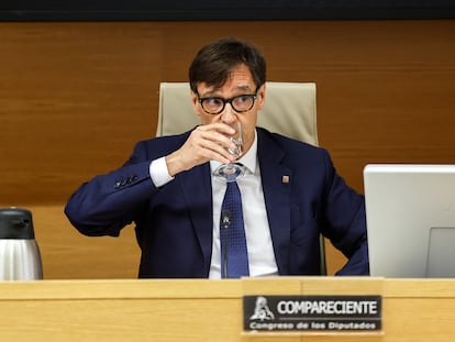 El exministro de Sanidad Salvador Illa comparece en la comisión que investiga en el Congreso los contratos sanitarios durante la pandemia, este lunes.