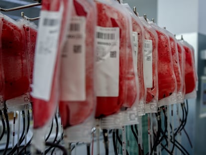 Bolsas de sangre del centro de transfusión de Valdebernardo, en Madrid (España).