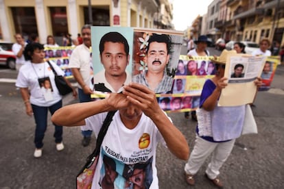 Integrantes de distintos colectivos de búsqueda de personas desaparecidas en el estado de Veracruz.
