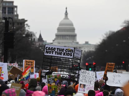 Manfiestantes frente al Capitolio en la cuarta Marcha de la Mujer en Estados Unidos.