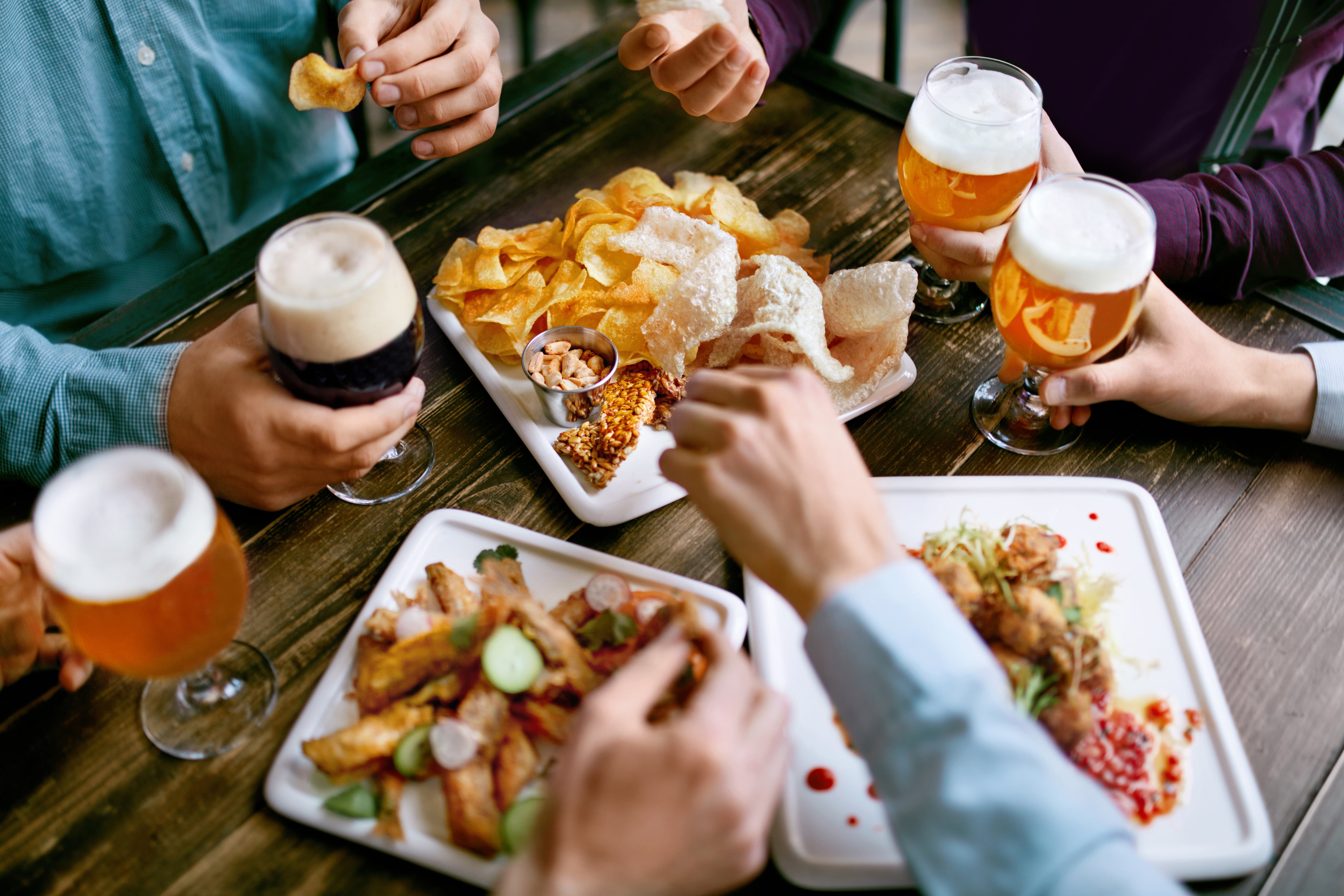 22 cervezas de supermercado que merecen la pena: para picotear, sorprender a ‘foodies’, sin gluten, sin alcohol...