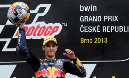 Salom celebra la victoria en Brno en 2013.