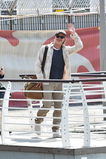 Los pantalones no son la única prenda de Mango que ha llegado a Hollywood. ¿La prueba? Aquí Brad Pitt con una sobrecamisa de la firma española (40 euros).