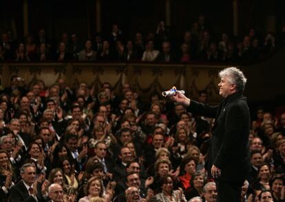 Almodóvar recebe o Prêmio Príncipe Astúrias das Artes em Oviedo, na Espanha, em 2006.