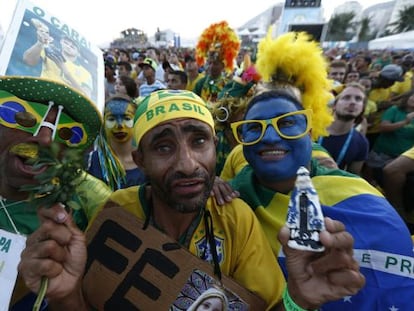 Brasileiros acompanham o jogo contra a Col&ocirc;mbia.