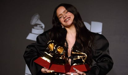 Rosalía presume de sus premios.