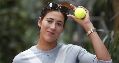 Muguruza posa para la entrevista en la estación de Atocha de Madrid.