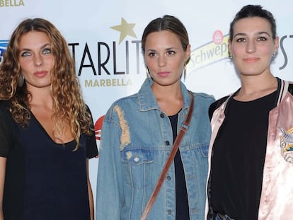 Desde la izquierda Alejandra, Claudia y Eugenia Ortiz Domecq durante el Festival Starlite de Marbella, en agosto de 2016.
